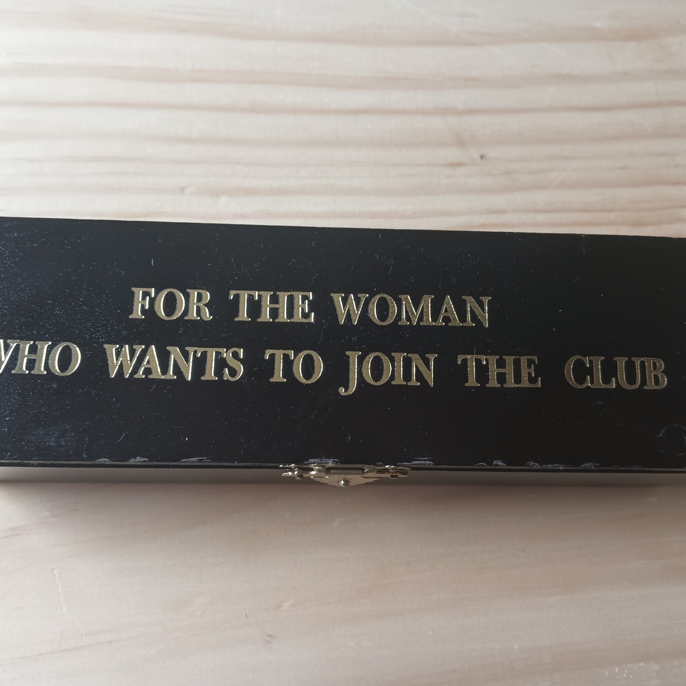 Gold Tennis Racket Decor - Picture 5 of 5